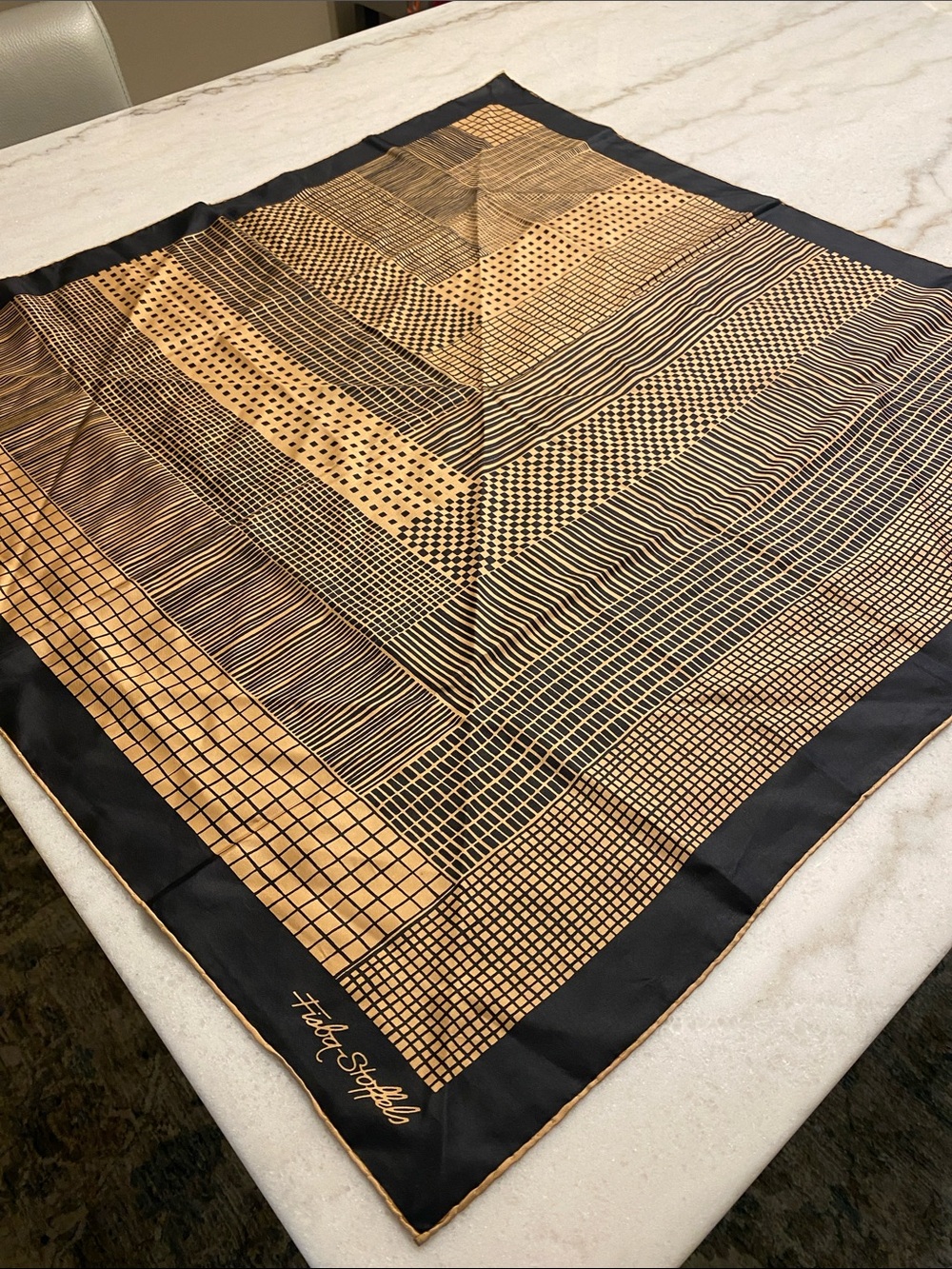 Fisba Stoffels Folded Patterned Silk Pocket Square - Black & Gold